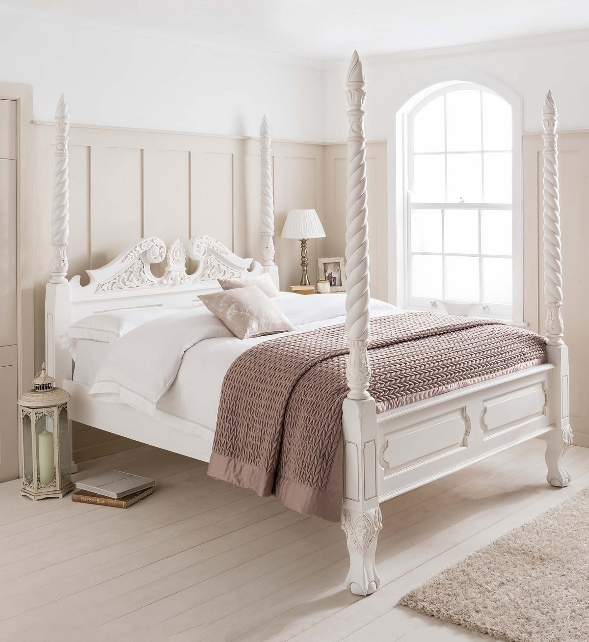 تخت خواب دو نفره ستون دار